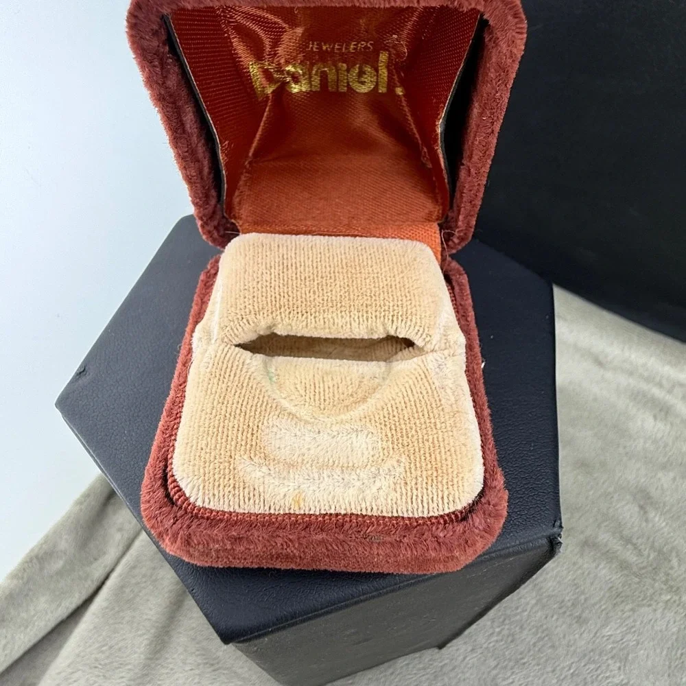 Vintage Daniel Jewelry Ring Presentation Box Red Velvet Square Hinged
